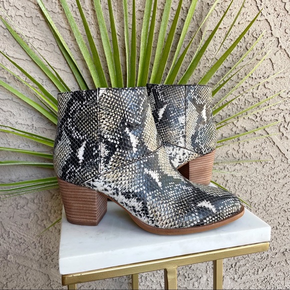 MADEWELL NWOT Taupe Brown Snake Snakeskin Leather Ankle Boots Booties Sz 7 - Picture 16 of 16